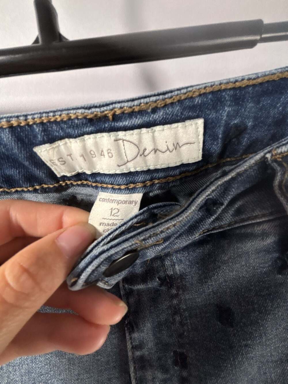 Est. 1946 Denim Women's Embroidered X Pattern Cuffed Jean Shorts Size 12 - Picture 6 of 8